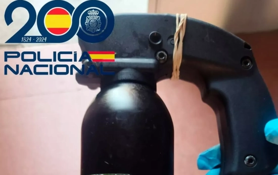 La Policía Nacional muestra un modelo de espray pimienta / POLICÍA NACIONAL La Policía Nacional muestra un modelo de espray pimienta / POLICÍA NACIONAL