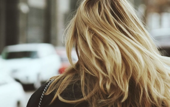 Melena rubia/ CANVA Melena rubia/ CANVA
