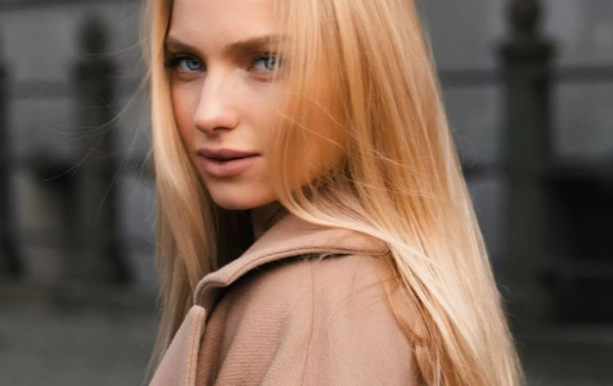Una mujer rubia/ CANVA Una mujer rubia/ CANVA