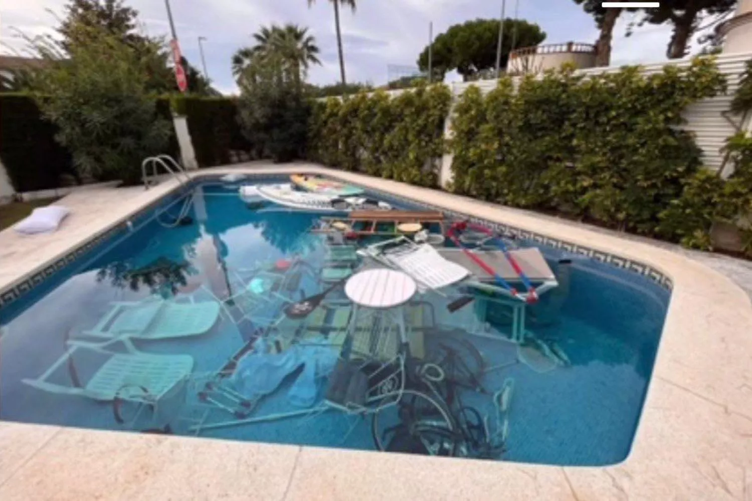 La piscina de la casa de los abuelos de Carlos Porro   CEDIDA