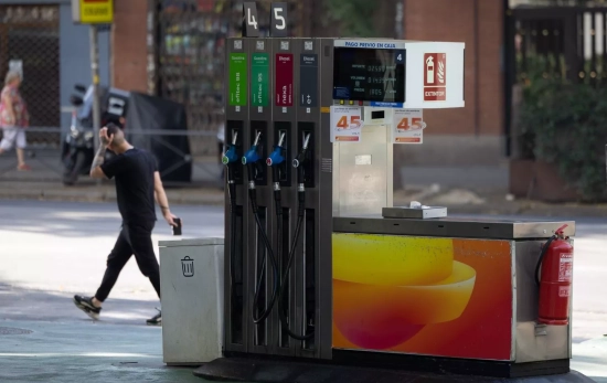 Surtidores de combustible en una gasolinera de Repsol EUROPA PRESS JESÚS HELLÍN Surtidores de combustible en una gasolinera de Repsol EUROPA PRESS JESÚS HELLÍN