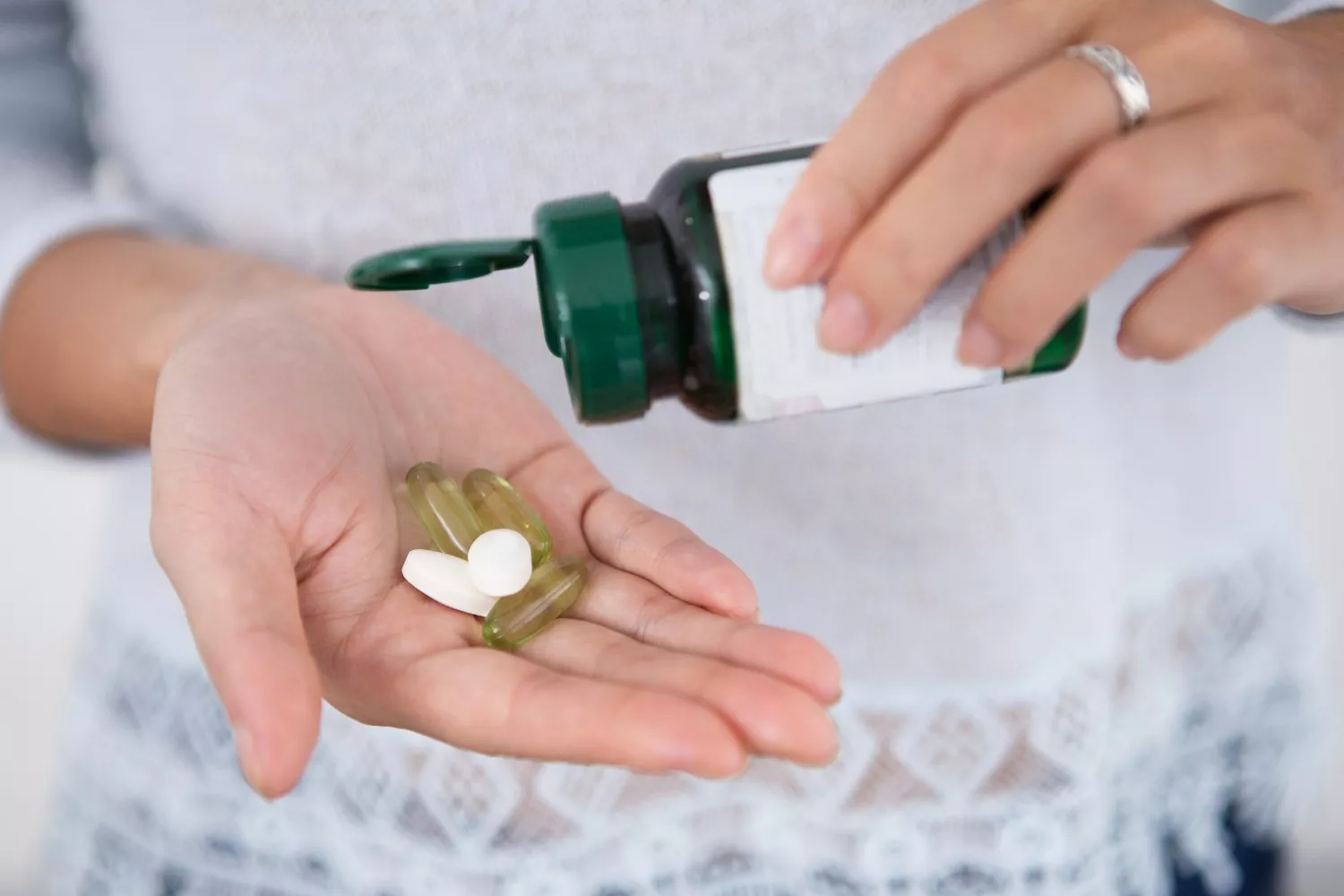 Una persona con complementos alimenticios