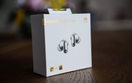 Auriculares / SIMÓN SÁNCHEZ Auriculares / SIMÓN SÁNCHEZ