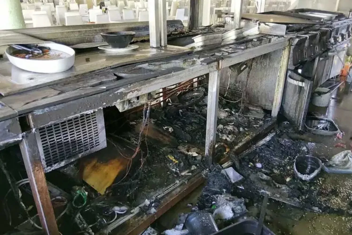 La cocina quemada del Hotel On City Resort / SAB