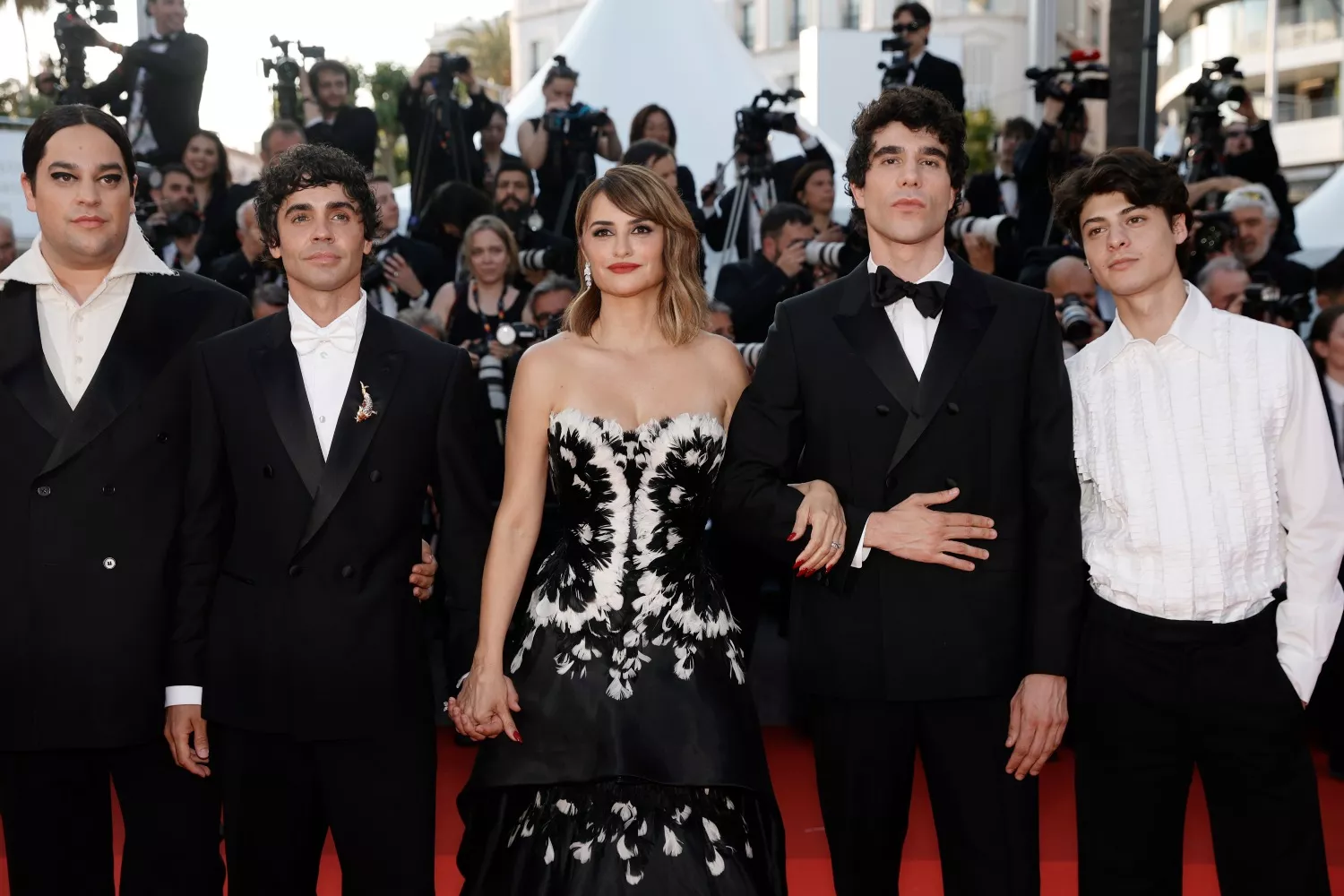 los directores Javier Ambrossi, (2i) y Javier Calvo (2d), junto a los actores  Carlos Gonzalez, Pene