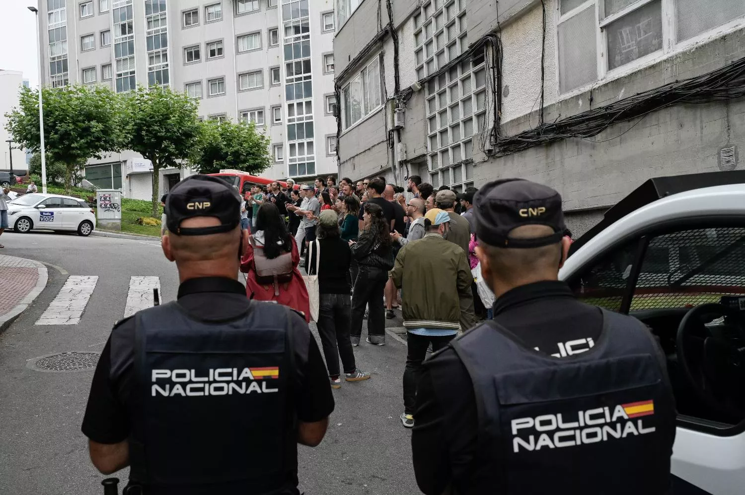 Varias personas se concentran para impedir un desahucio   EUROPA PRESS   M. DYLAN