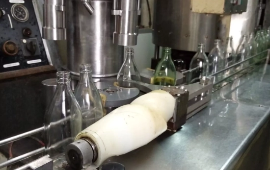 Una máquina embotelladora de Cas Xifoner / CEDIDA Una máquina embotelladora de Cas Xifoner / CEDIDA