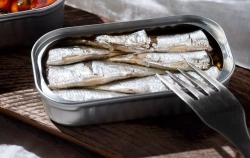 Polémica con el origen en las sardinas Cuca: cómo interpretar la letra pequeña de la lata