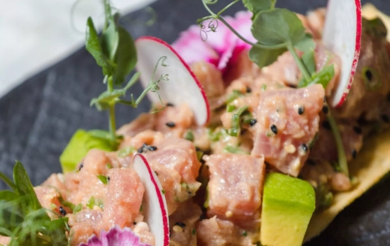 Tartar de atún en una bonita presentación/ CANVA Tartar de atún en una bonita presentación/ CANVA