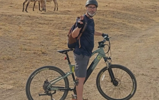 Xavi Lapuente cuando disponía de su bicicleta eléctrica / CEDIDA Xavi Lapuente cuando disponía de su bicicleta eléctrica / CEDIDA