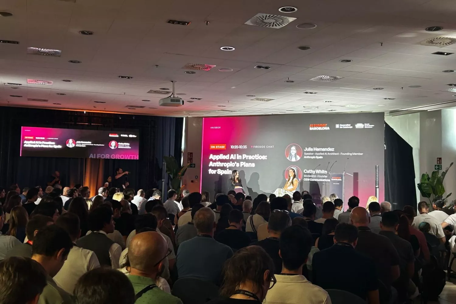La intervención de Julia Hernández, miembro fundadora del equipo de Applied AI de Anthropic en Españ