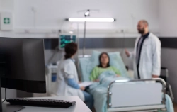 Una anciana logra 63.000 firmas que piden televisión gratuita en los hospitales: "Pienso en la gente que está sola"