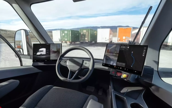 Interior del vehículo / TESLA Interior del vehículo / TESLA