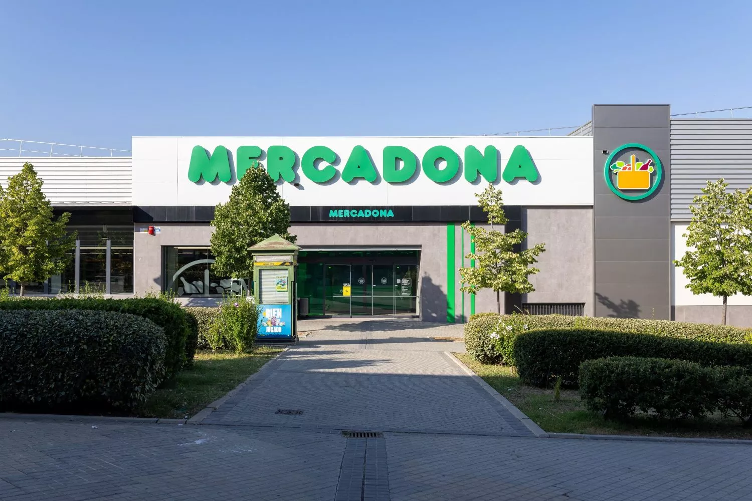 Acceso a un supermercado de Mercadona   MERCADONA