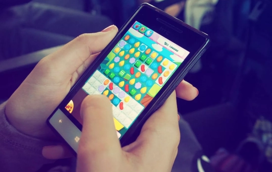 Un persona juega al Candy Crush / PEXELS Un persona juega al Candy Crush / PEXELS