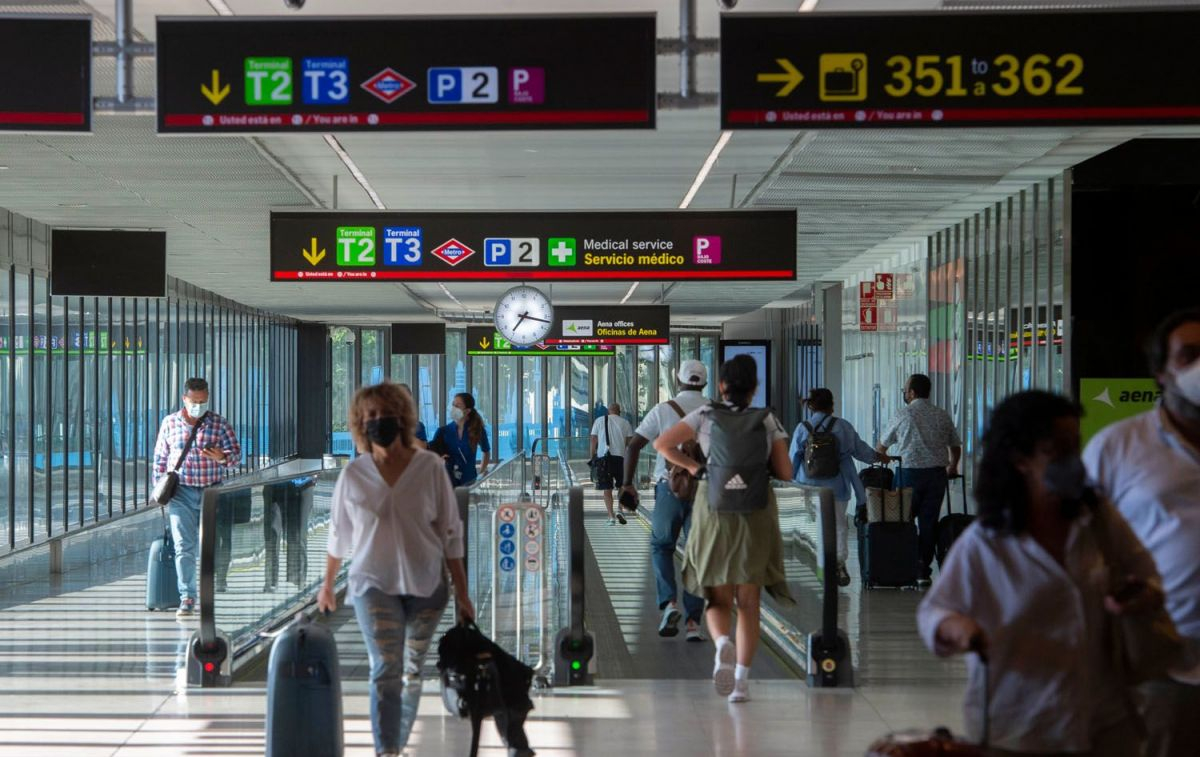 Viajeros en el Aeropuerto Adolfo Suárez Madrid Barajas en los tiempos del Covid / EP