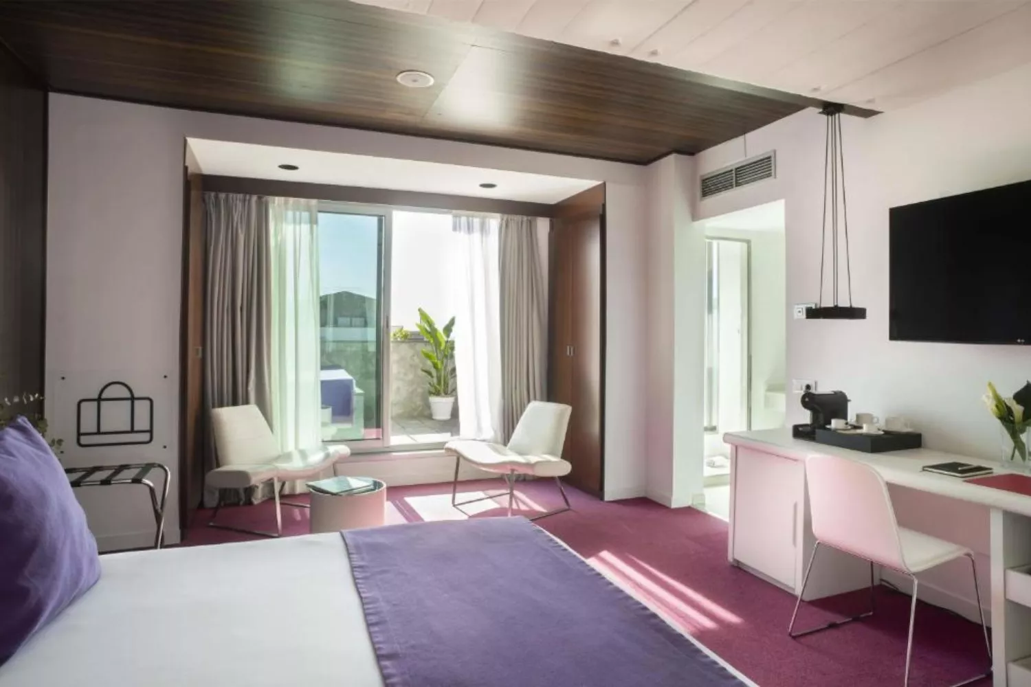 Una de las habitaciones del hotel / BOOKING