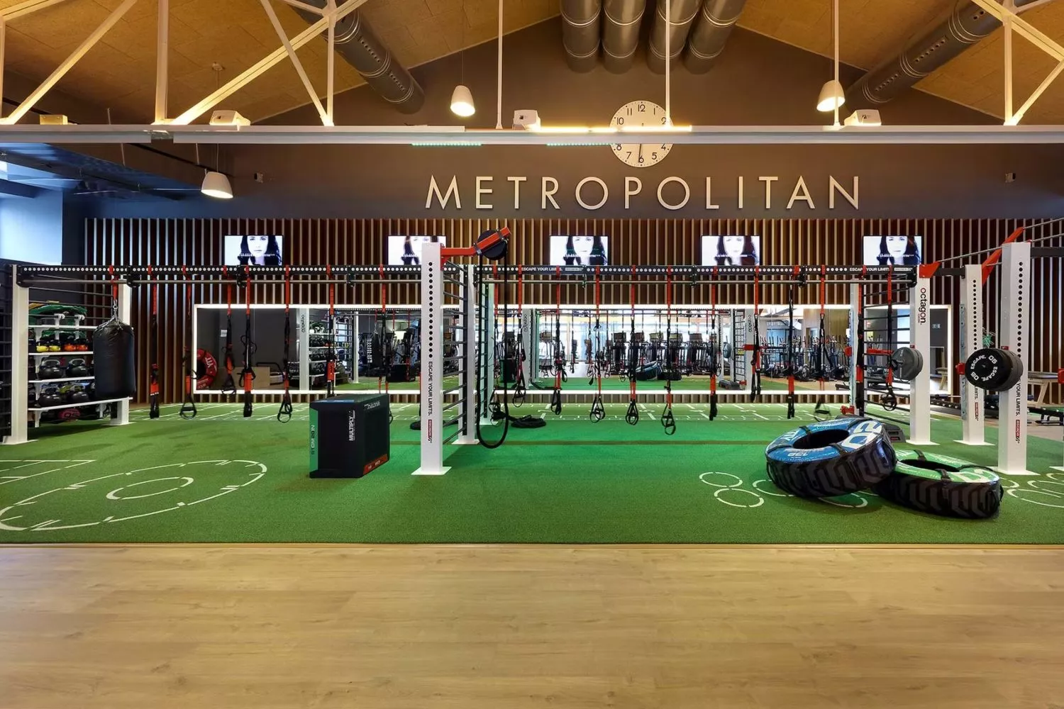 Interior del gimnasio Metropolitan de Badalona