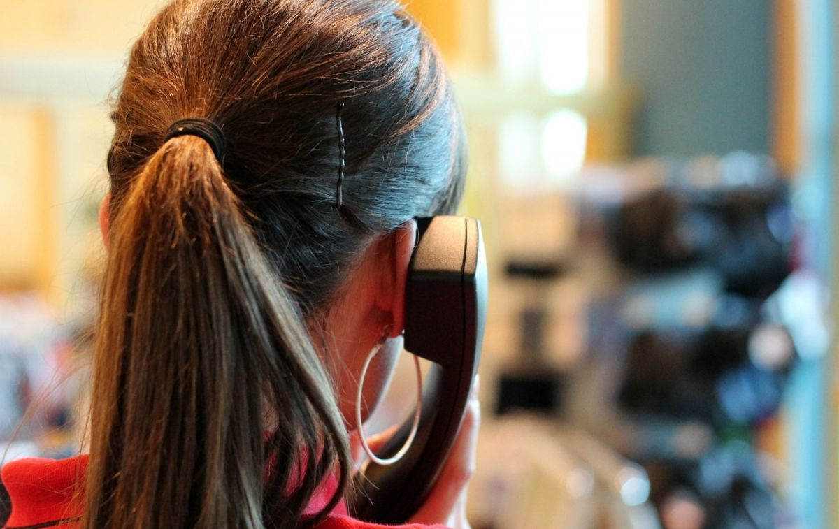 Una de las operadoras de un call center realizando llamadas por teléfono / PIXABAY Una de las operadoras de un call center realizando llamadas por teléfono / PIXABAY