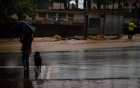 Una calle de Nou Barris durante el temporal Una calle de Nou Barris durante el temporal
