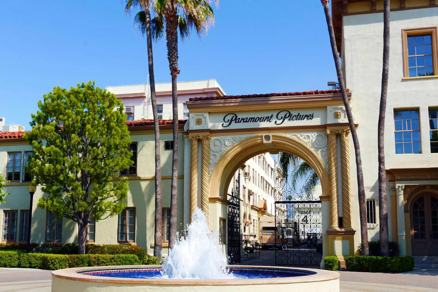 Arco de los icónicos estudios de Paramount   UNSPLASH