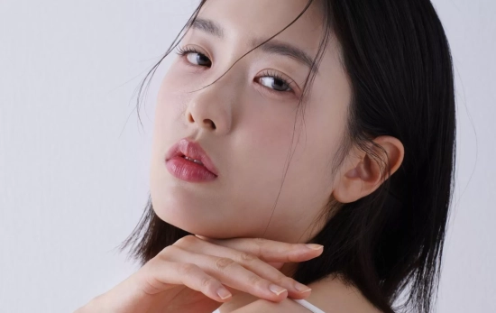 Modelo de K-Beauty/ CANVA