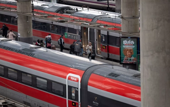 Trenes en la estación Atocha Almudena Grandes