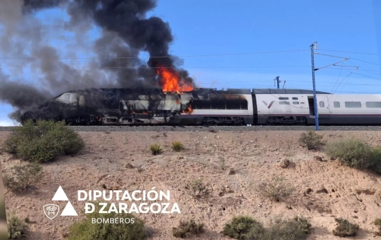 Locomotora de un AVE Madrid Barcelona Figueras incendiada a la altura de Ricla Locomotora de un AVE Madrid Barcelona Figueras incendiada a la altura de Ricla