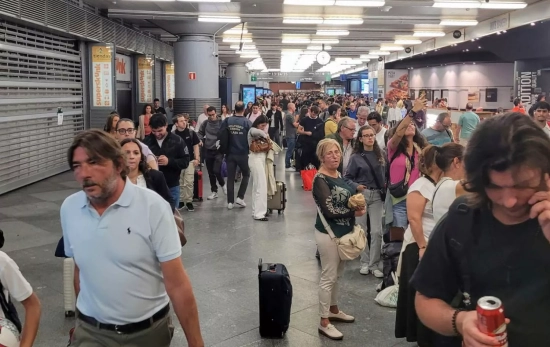 Situación en la estación de Atocha, en Madrid, tras el incendio de la locomotora de un tren AVE a l Situación en la estación de Atocha, en Madrid, tras el incendio de la locomotora de un tren AVE a l