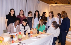 Las once bolas blancas de Juno House en su nuevo restaurante