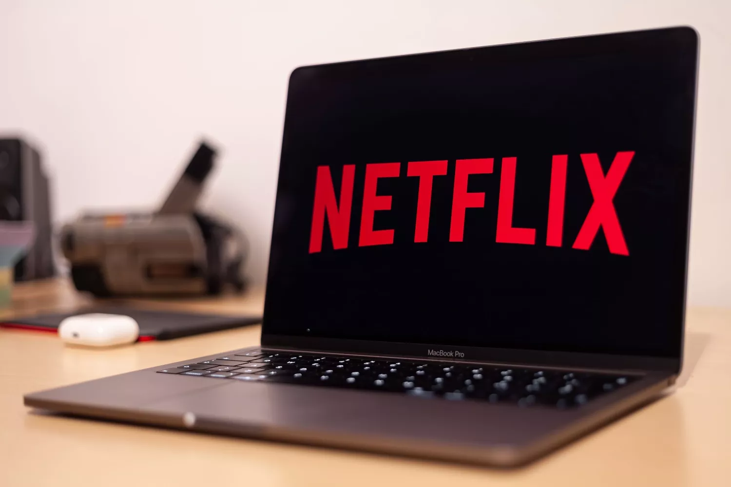 Un ordenador con el logo de Netflix   PEXELS