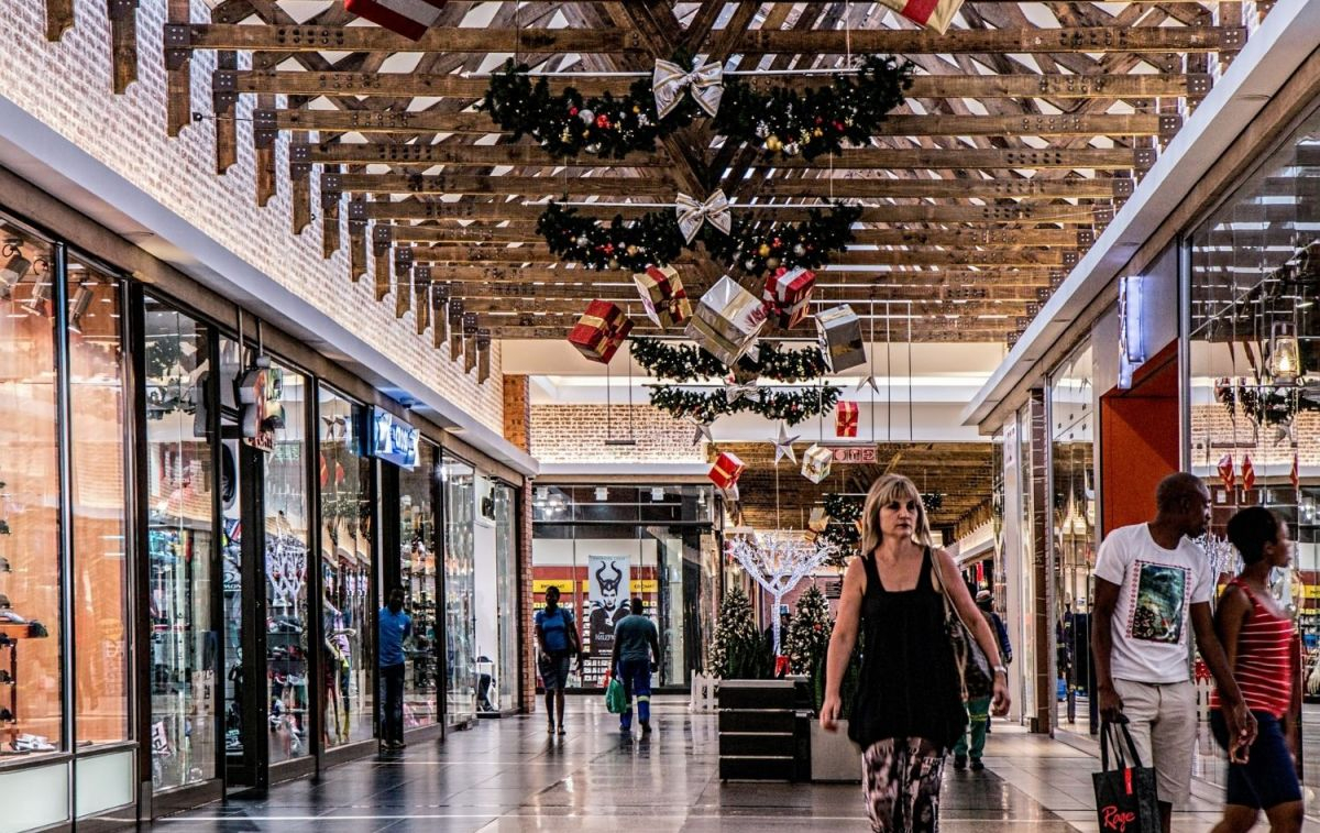 Varios consumidores en un centro comercial / PIXABAY Varios consumidores en un centro comercial / PIXABAY