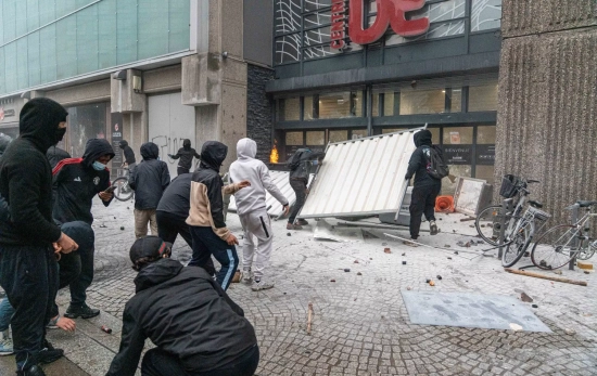 Estudiantes de secundaria se movilizan y bloquean el acceso a su escuela / David Allignon - EP Estudiantes de secundaria se movilizan y bloquean el acceso a su escuela / David Allignon - EP