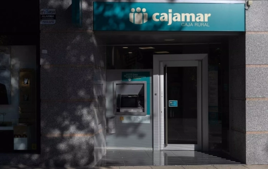 Exterior de una oficina bancaria de Cajamar Exterior de una oficina bancaria de Cajamar