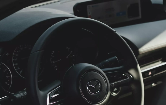 Volante de un coche Mazda / UNSPLASH Volante de un coche Mazda / UNSPLASH