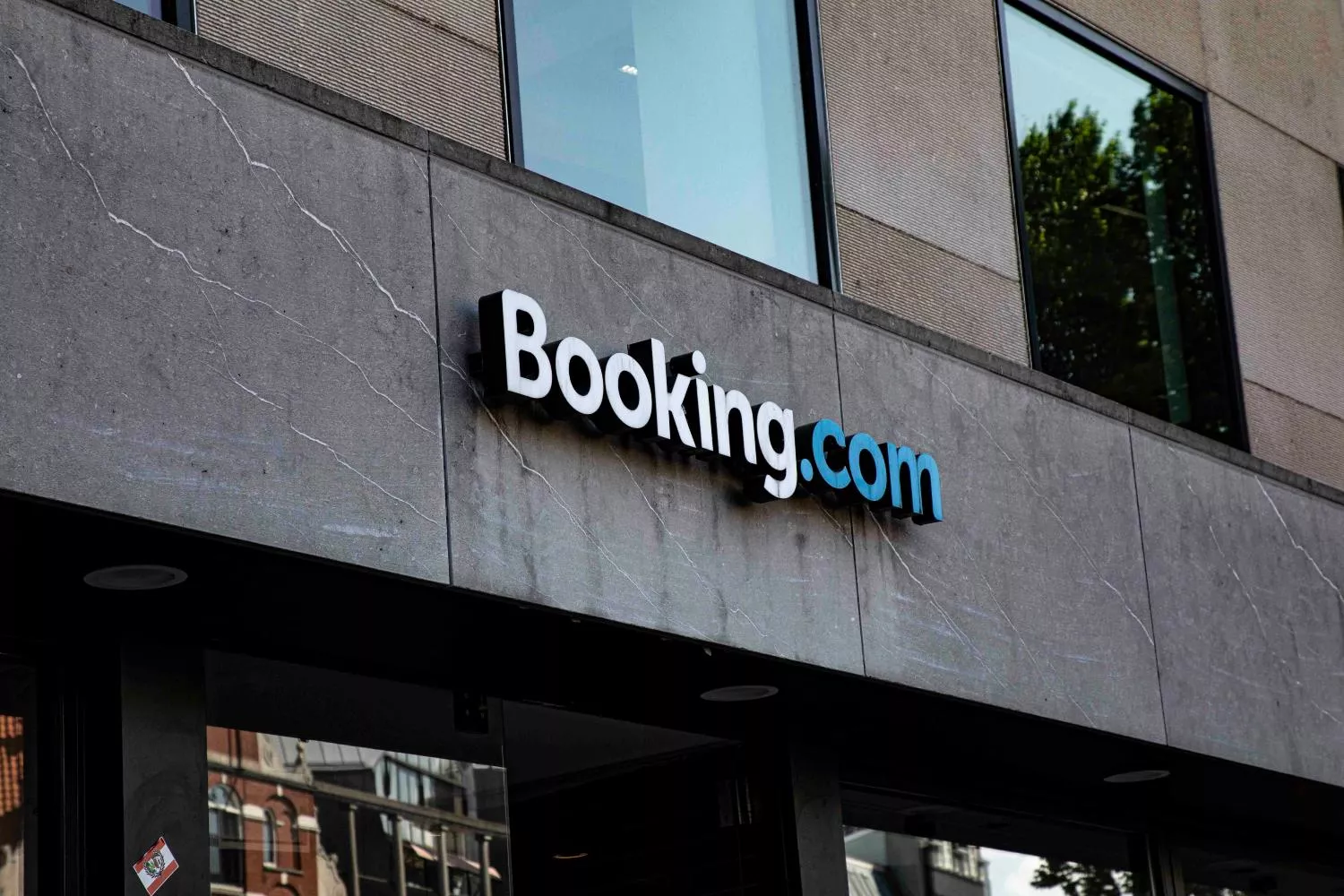 Edificio de Booking   UNSPLASH