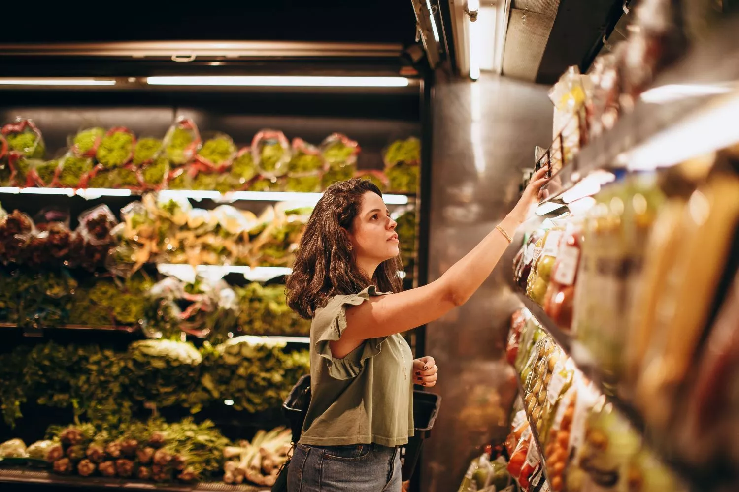 Una mujer en un supermercado / PEXELS
