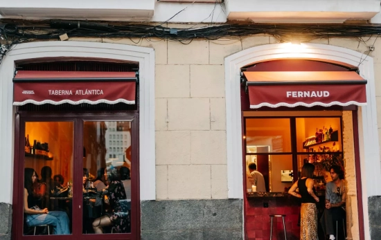 Vista exterior de la taberna / FERNAUD