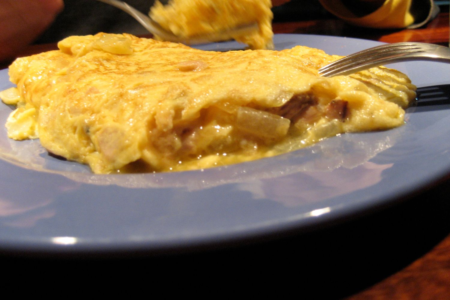 Una tortilla con cebolla / FLICKR Una tortilla con cebolla / FLICKR