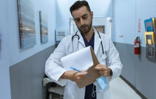Un doctor / PEXELS
