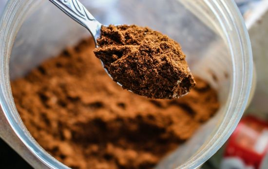 Una cucharada de cacao puro / PEXELS Una cucharada de cacao puro / PEXELS