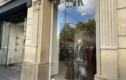 Un vigilante de Zara sobre el intento de saqueo: "Encerramos a los clientes y siguieron comprando"