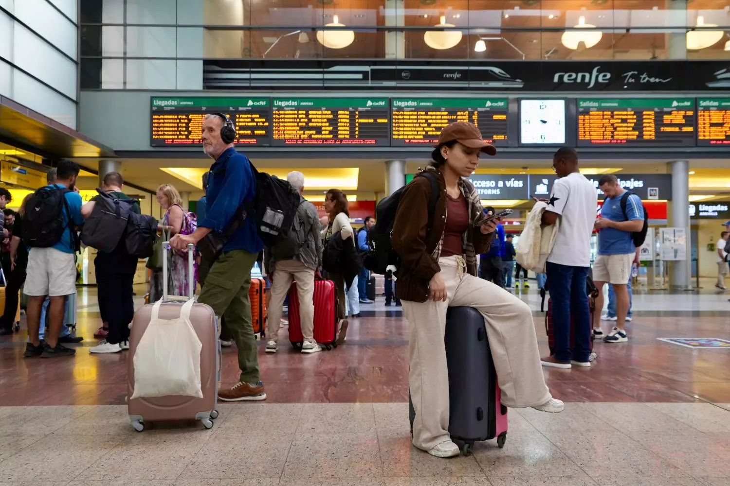 Viajeros en la estación de Málaga, María Zambrano / EUROPA PRESS - ALEX ZEA