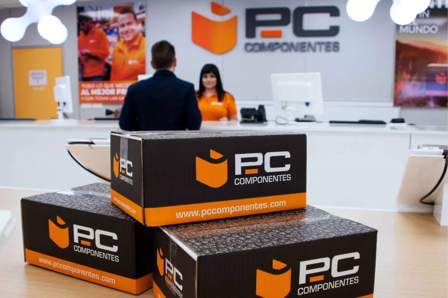 Una tienda de PcComponentes   PCCOMPONENTES
