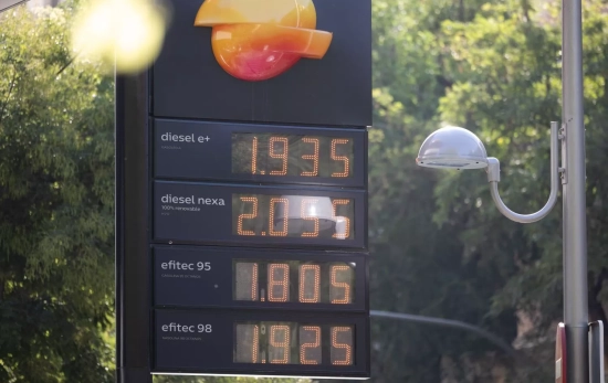 Cartel de precios en una gasolinera de Repsol / EUROPA PRESS 