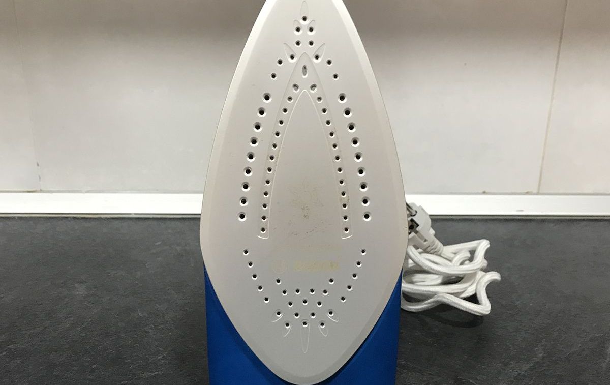 Base de hierro de la plancha Sensixx'x DA30 de Bosch / CG
