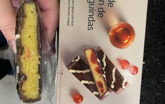 El turrón de mazapán de yema y guindas al licor / TWITTER El turrón de mazapán de yema y guindas al licor / TWITTER