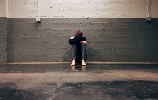 Una chica que padece depresión / PEXELS Una chica que padece depresión / PEXELS