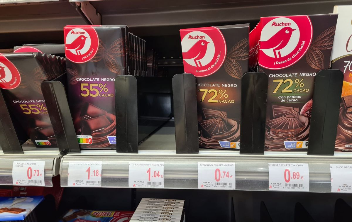Tabletas de chocolate Auchan, en un supermercado Alcampo / CG