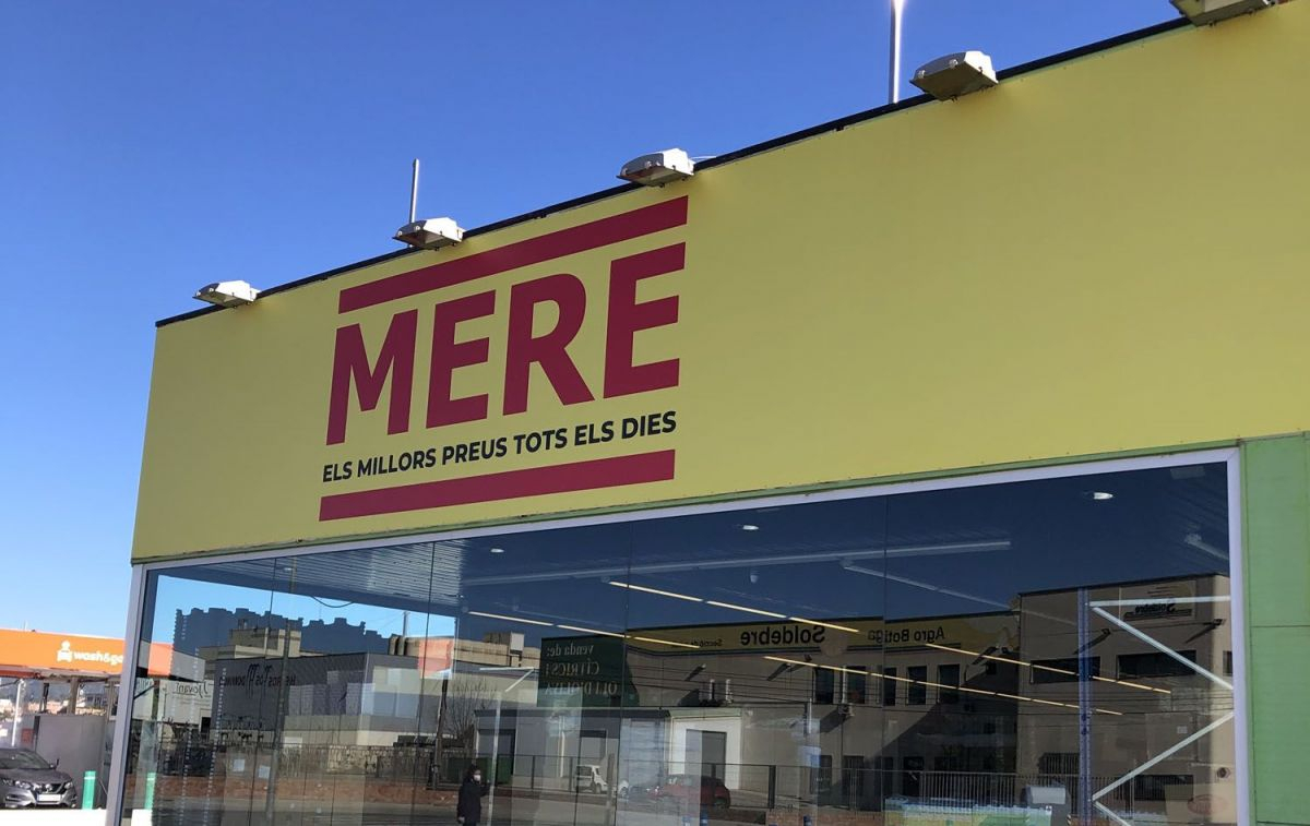 La fachada del supermercado Mere de Tortosa / CG